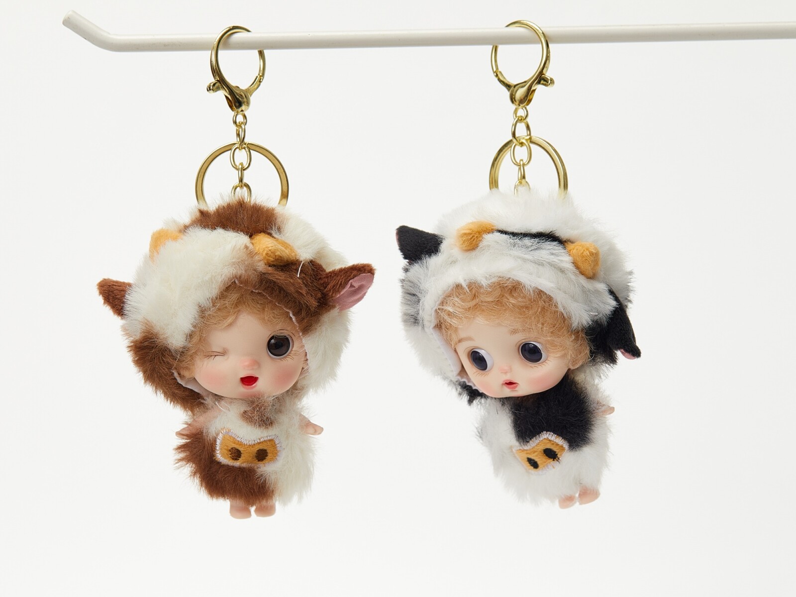 LLAVERO (ADORABLE DOLL WITH COW COSTUME) 