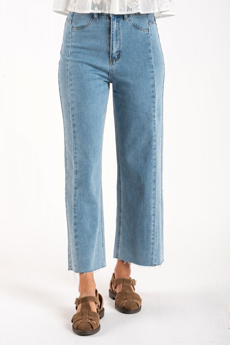 Jean Recto Con Cortes Denim