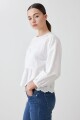 Blusa calada con mangas abullonadas blanco
