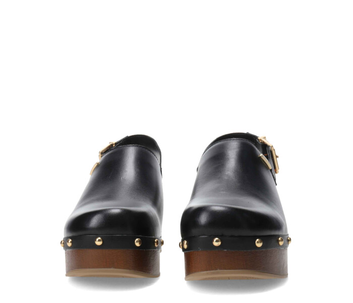 Zapato tipo zueco con pulsera Preto