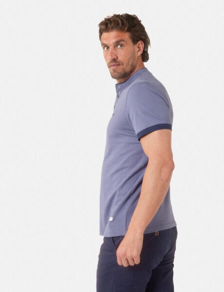 REMERA LISA CUELLO MAO Lila