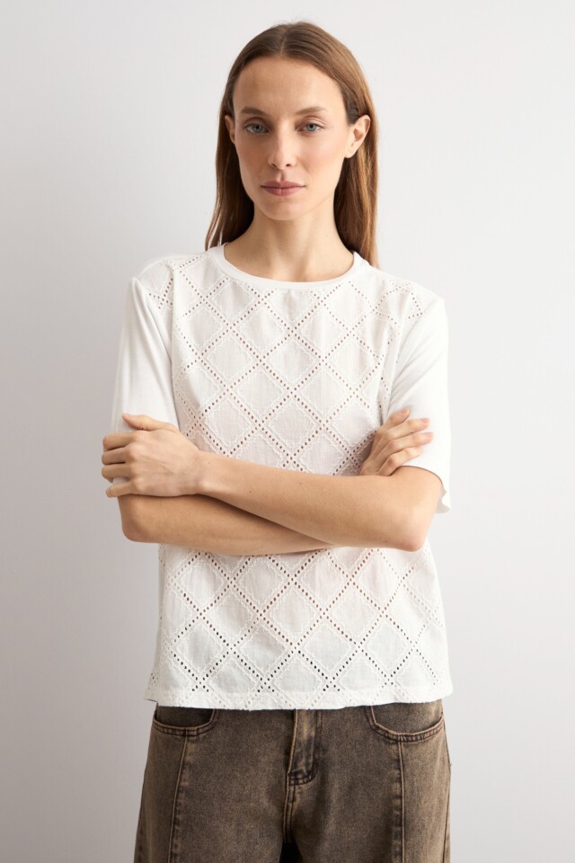 Remera frente broderie blanco