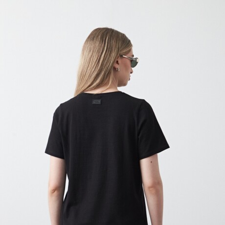 REMERA ADORE Negro