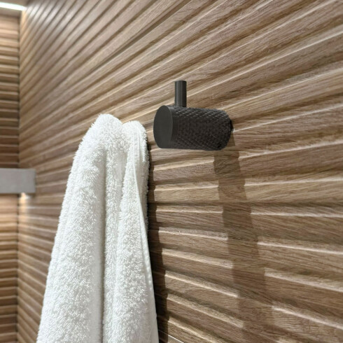 PERCHA LABRADA SATINADA DE BAÑO LINEA SIGNATURE GRAFITO GRAFITO-GUNMETAL