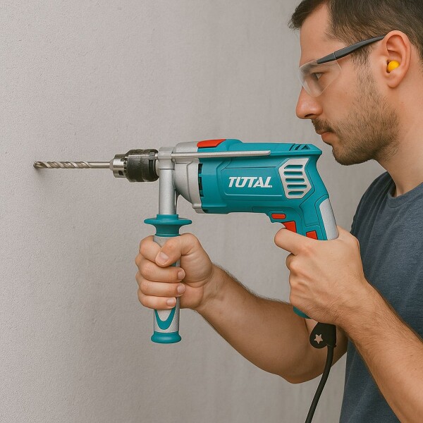 Taladro Percutor 1010W 13mm Industrial Total Taladro Percutor 1010W 13mm Industrial Total