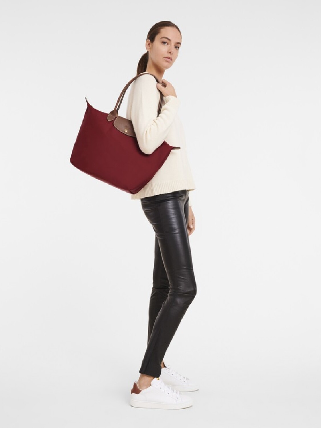 Longchamp -Cartera Longchamp plegable de nylon con cierre y asa larga, Le pliage L Bordó