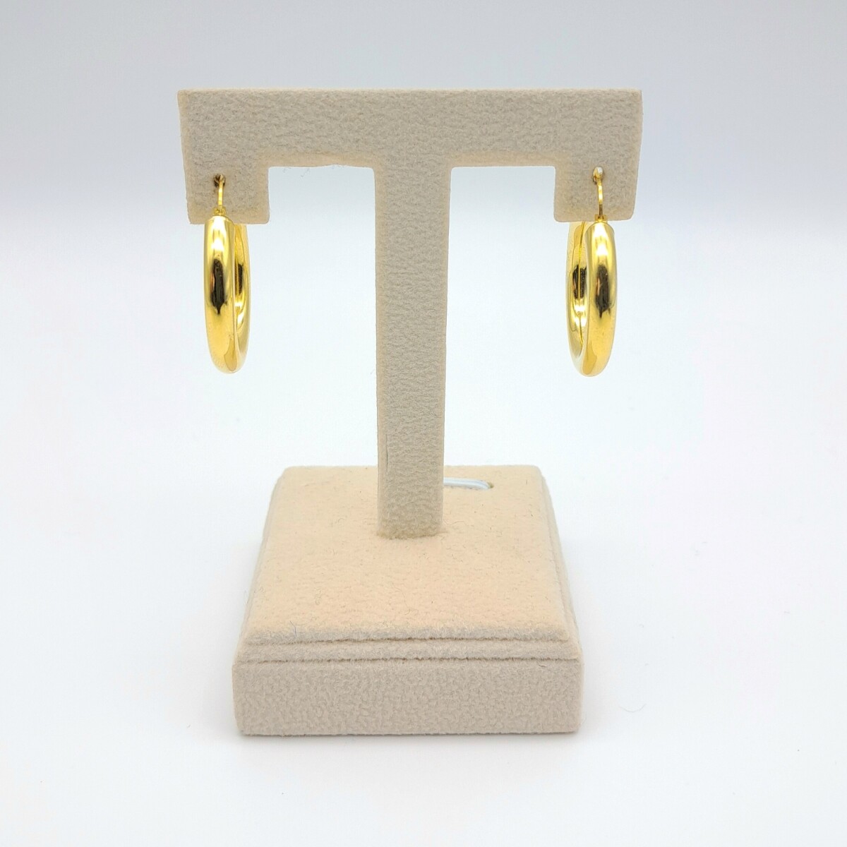 Par de aros de plata 925 con baño de oro amarillo. 