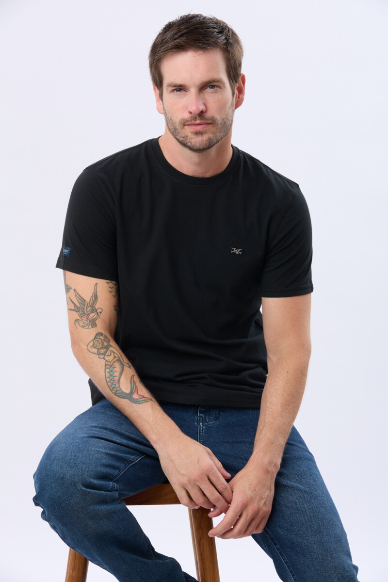 REMERA BÁSICA DE ALGODÓN - Negro 