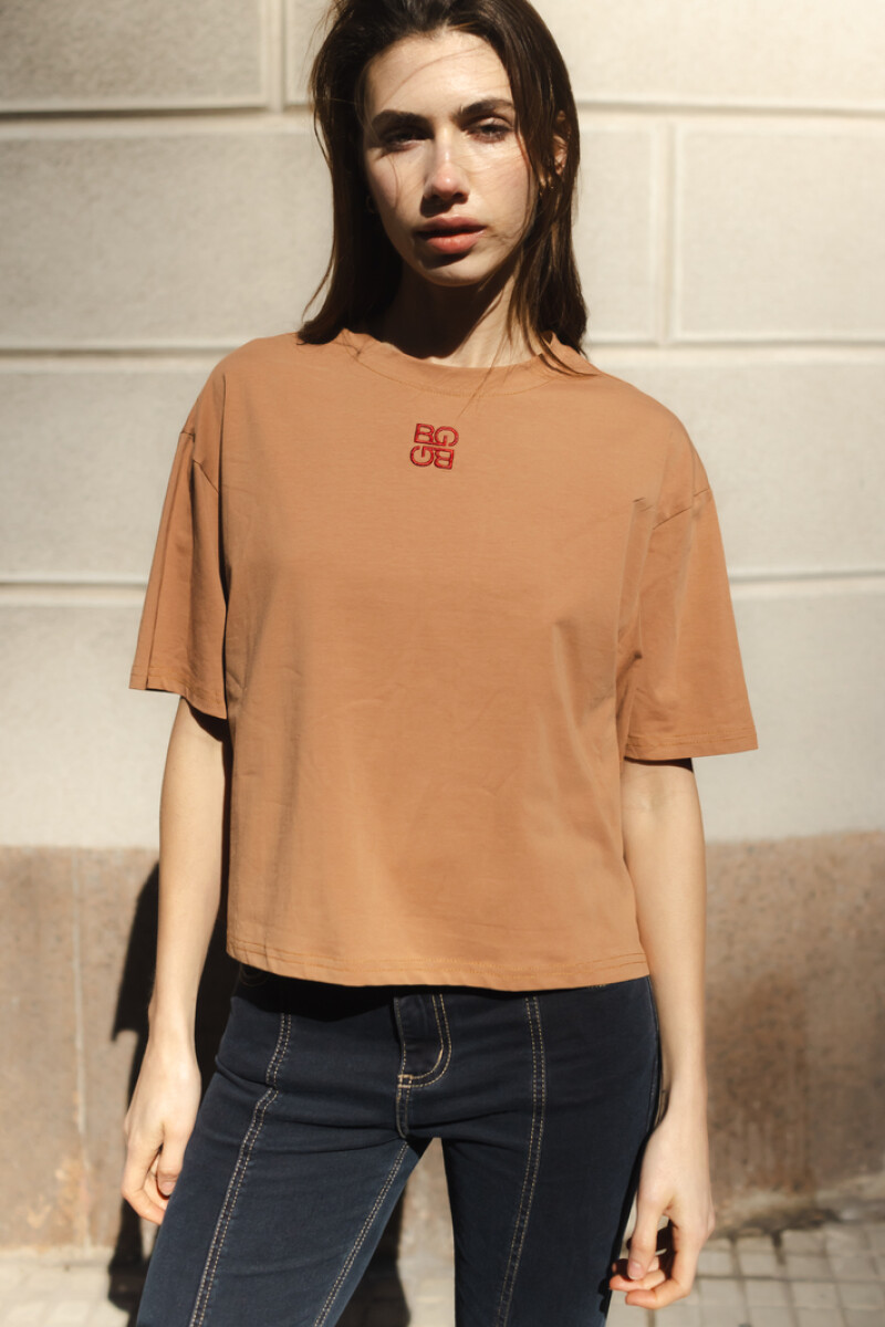 Remera Tag Camel