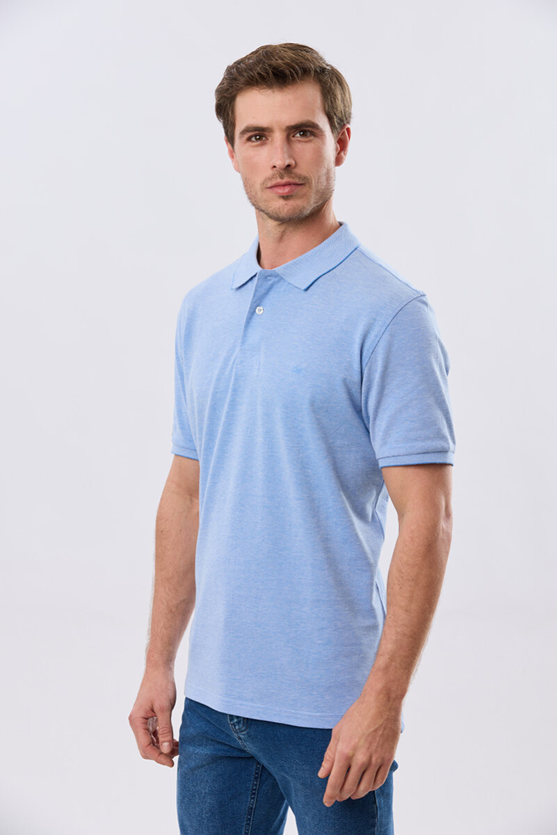 REMERA POLO LISA PIQUÉ - Celeste 
