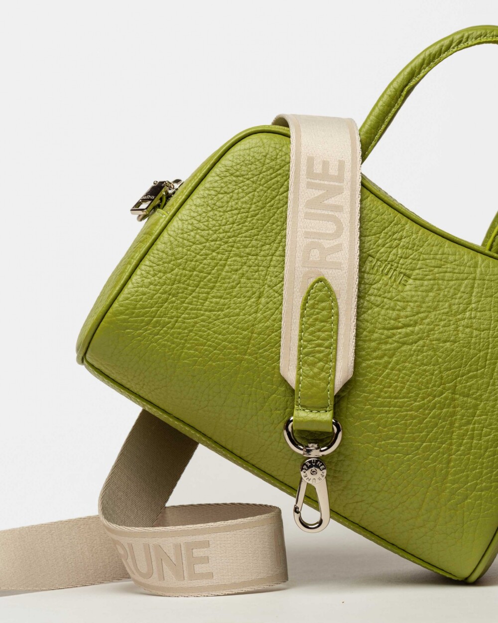 Cartera de mano The Club en cuero graneado Moss Niquel