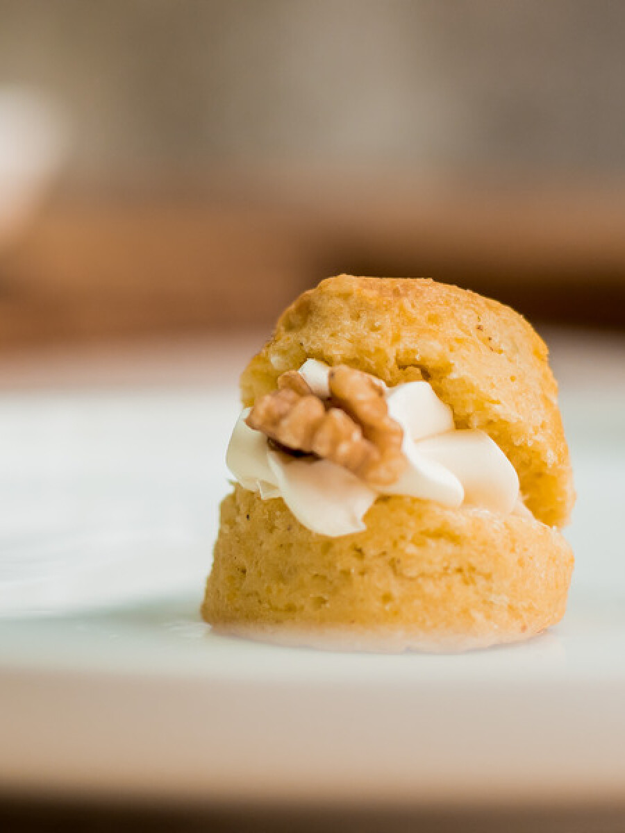 Scones rellenos de queso con nueces Scones rellenos de queso con nueces