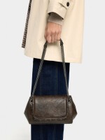 Bolso De Hombro Con Solapa Y Tachuelas marron