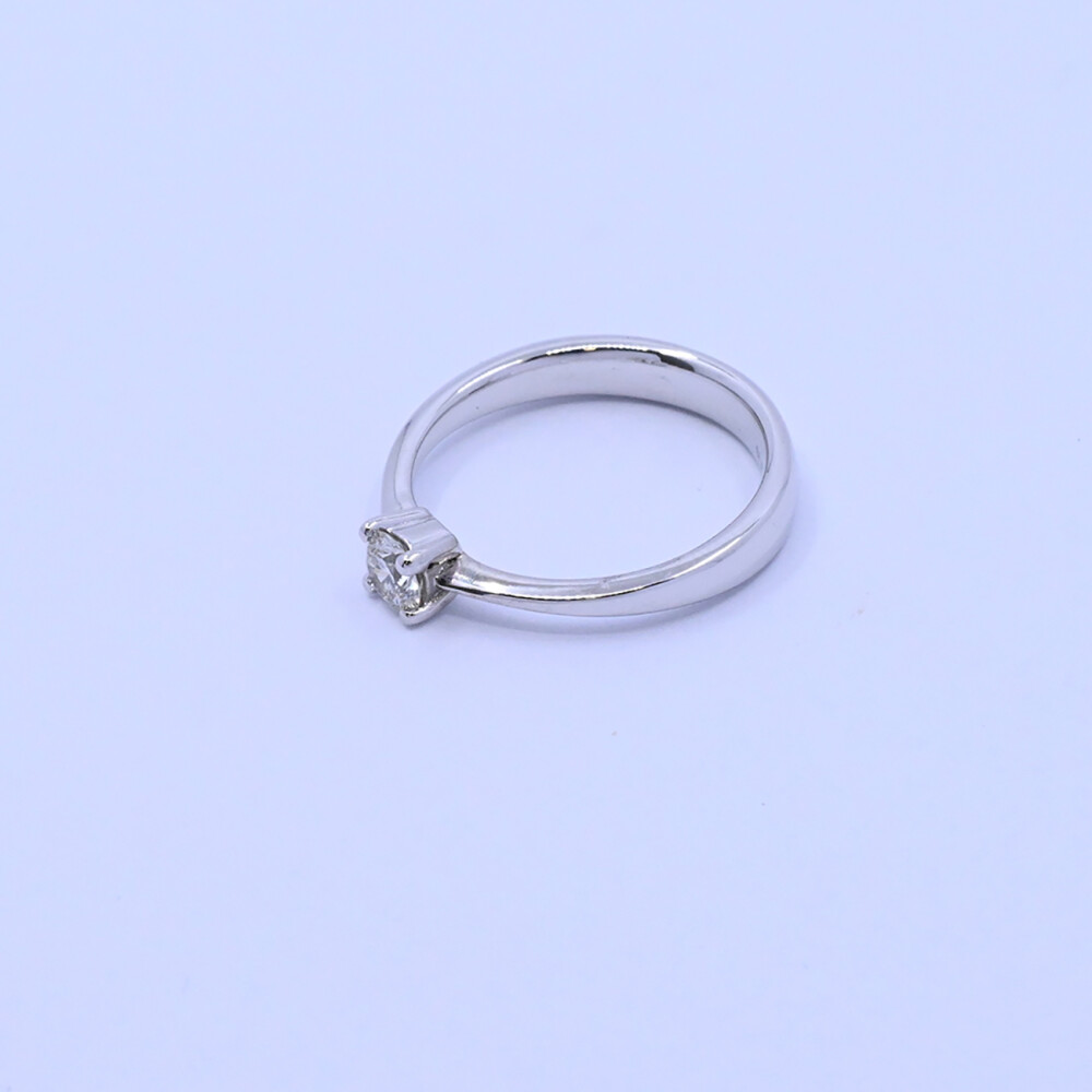 Anillo solitario oro 18k con brillante Anillo solitario oro 18k con brillante