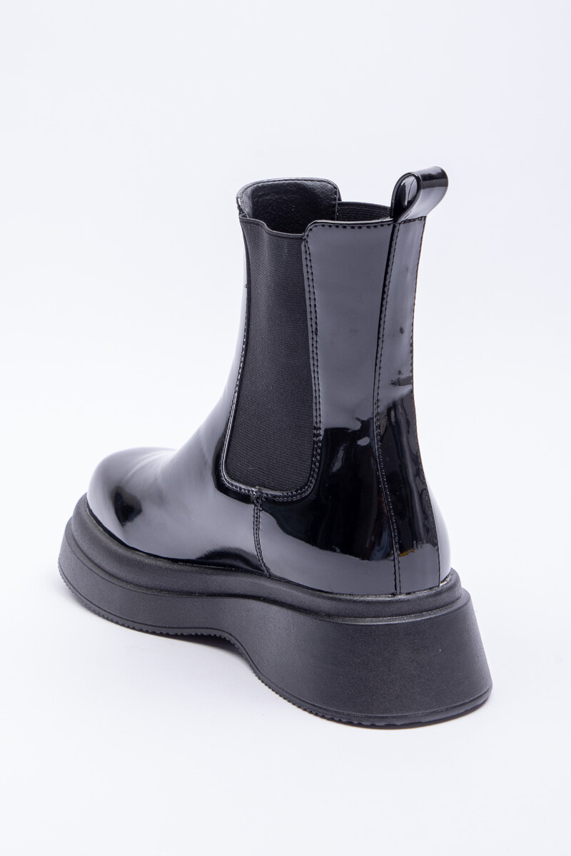 BOTA SACKLER Charol Negro