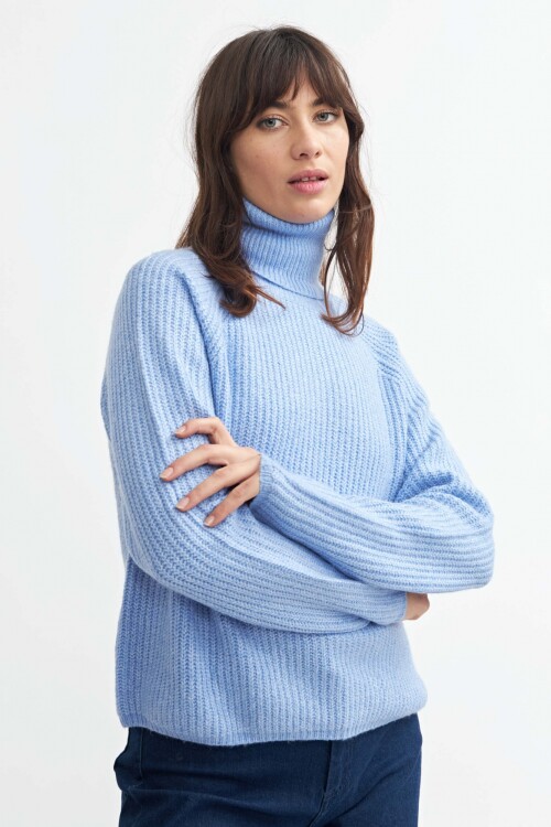 Sweater cuello rompeviento CELESTE