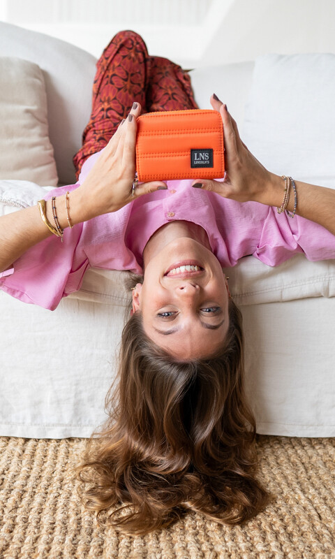 BILLETERA VERA MANDARINA