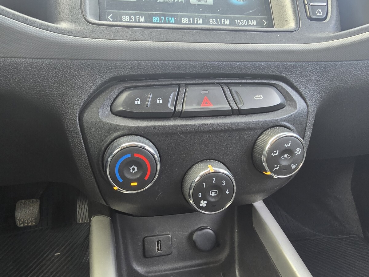 Chevrolet Onix LT 1.0 EXCELENTE ESTADO! | Permuta / Financia Chevrolet Onix LT 1.0 EXCELENTE ESTADO! | Permuta / Financia