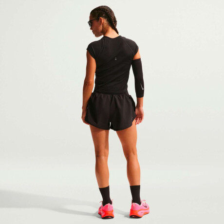 Remera Nike Tempo Swoosh Run Dri-Fit Manga Corta de Mujer Negro