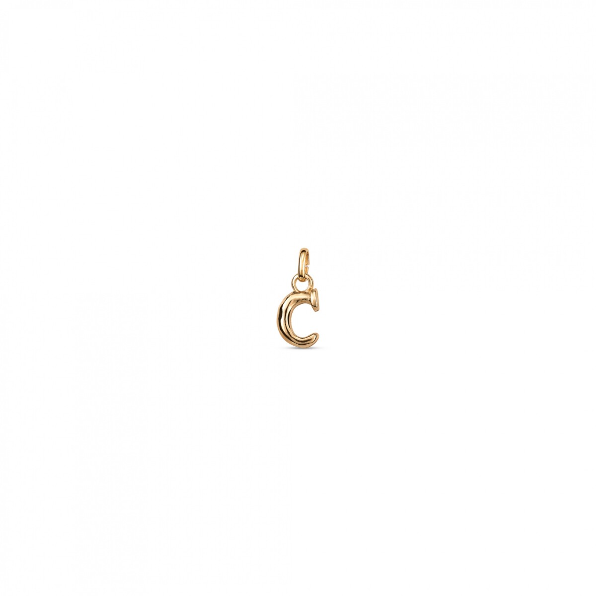 CHARM DE ALEACION DE METALES BAÑADO EN ORO DE 18 K CON FORMA DE LETRA C CON ARGOLLA - Charm 