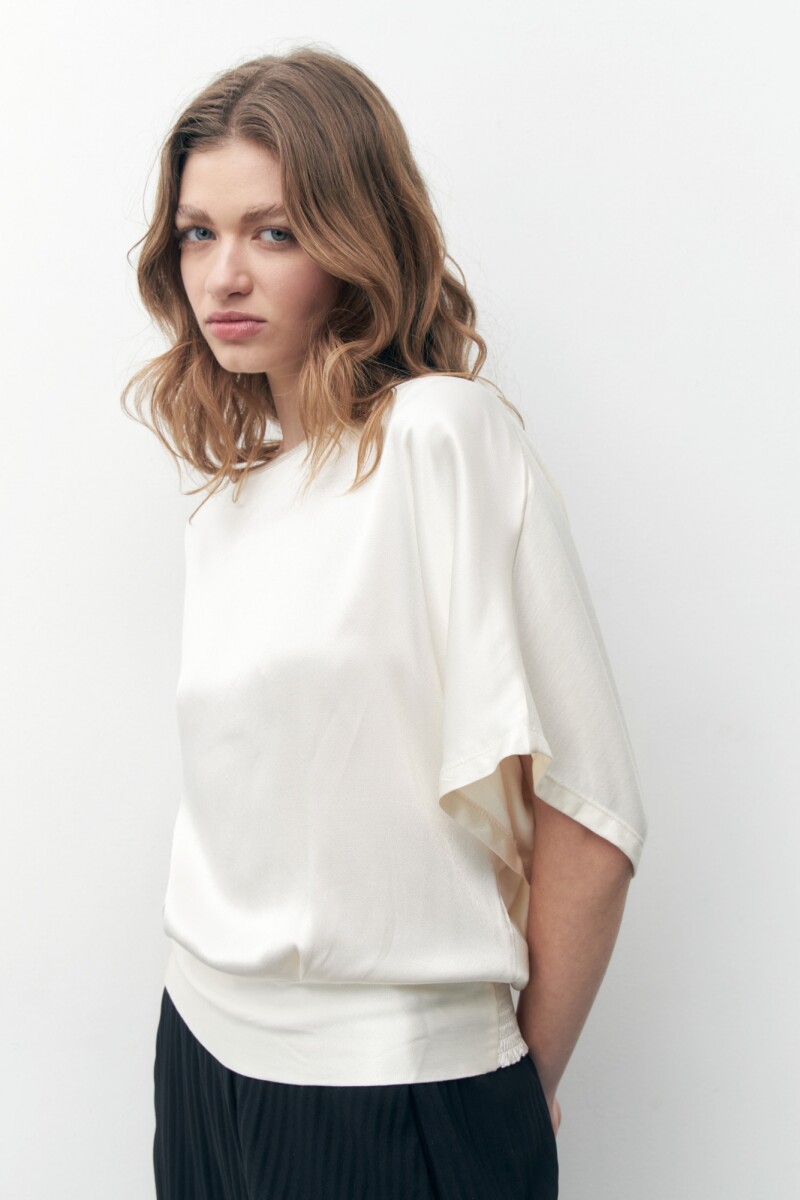 Blusa satinada beige