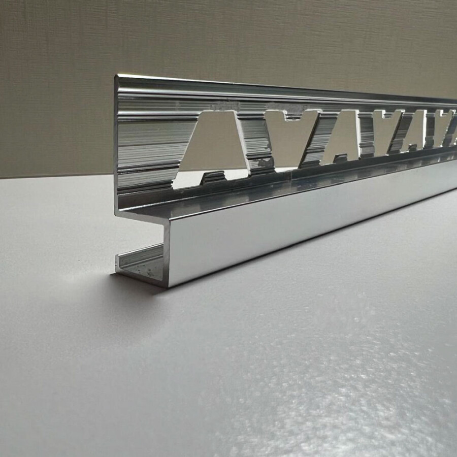 Guardacanto Quadra de Aluminio Cromado Brillante 10 mm Guardacanto Quadra de Aluminio Cromado Brillante 10 mm