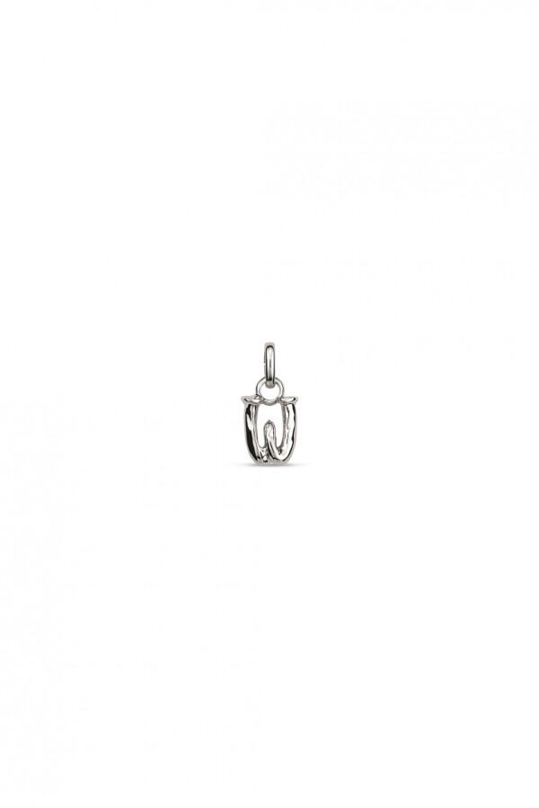 CHARM DE ALEACION DE METALES BAÑADO EN PLATA DE LEY CON FORMA DE LETRA W CON ARGOLLA Charm