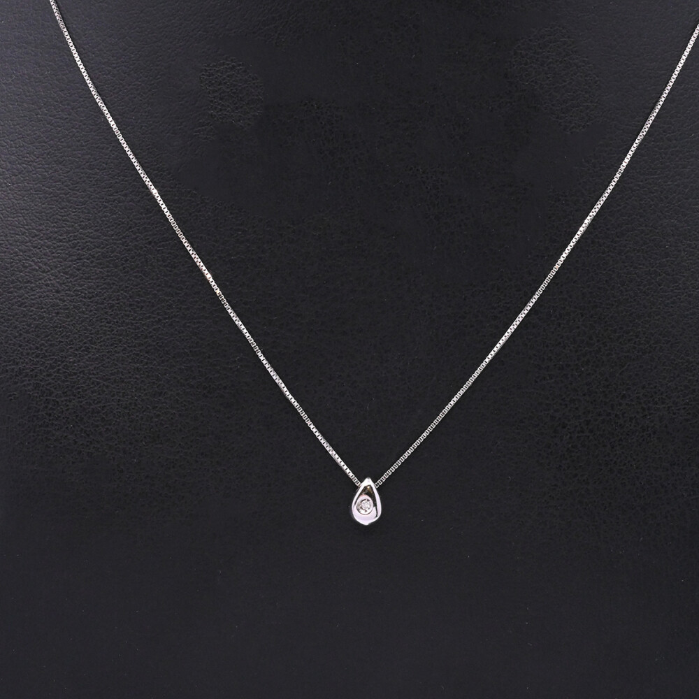 Cadena oro 18k blanco veneciana con dije pasante con brillante. Cadena oro 18k blanco veneciana con dije pasante con brillante.