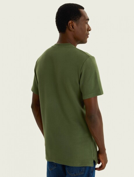 CAMISETA DE CUELLO CON TEXTURA VERDE
