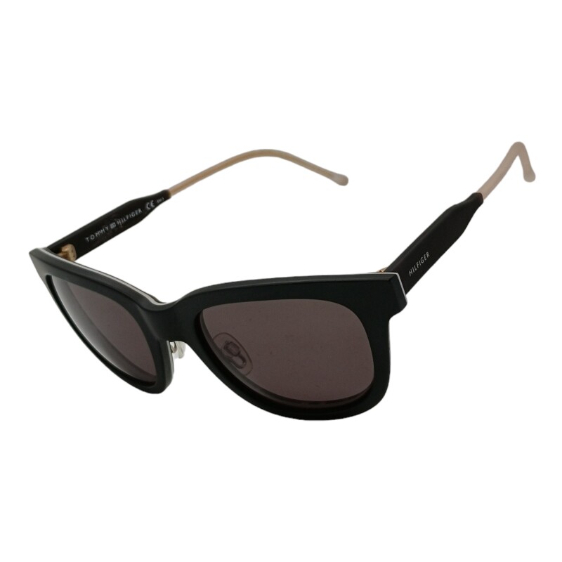 TH135220 negrouniforme