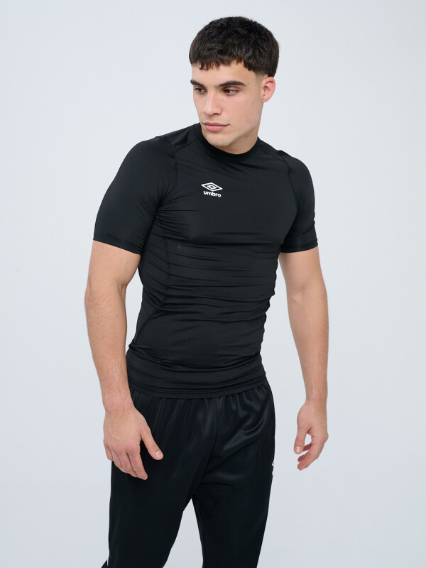 Remera Térmica Manga Corta Umbro Hombre 060