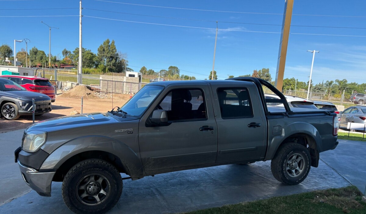 Ford Ranger XLT 2,3 Nafta 4x2 - 2011 Ford Ranger XLT 2,3 Nafta 4x2 - 2011