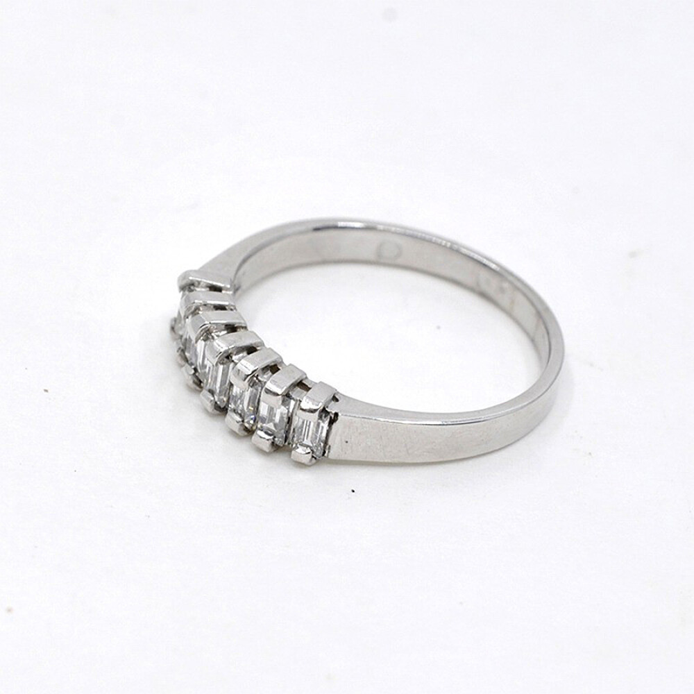 Anillo En Platino Con Brillantes Baguette Anillo En Platino Con Brillantes Baguette