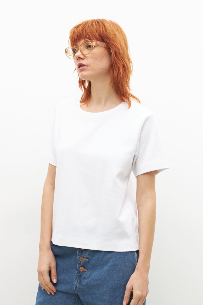 Remera escote base blanco