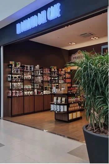 Tienda y cafetería Punta Shopping