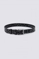 Cinturón con tachas negro