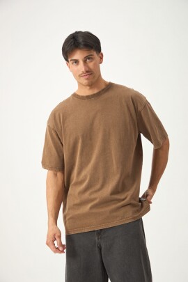REMERA STONE WASH MARRON