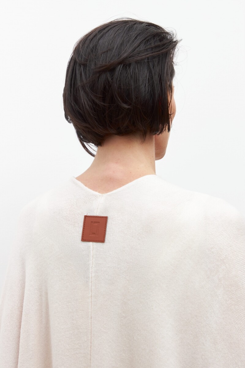 Capa tejida con volados crudo