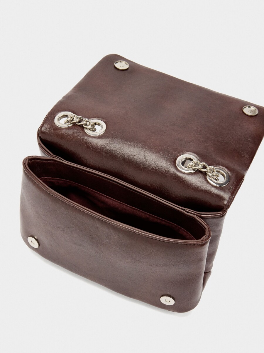 Bolso De Hombro Con Solapa Y Detalles Metálicos marron