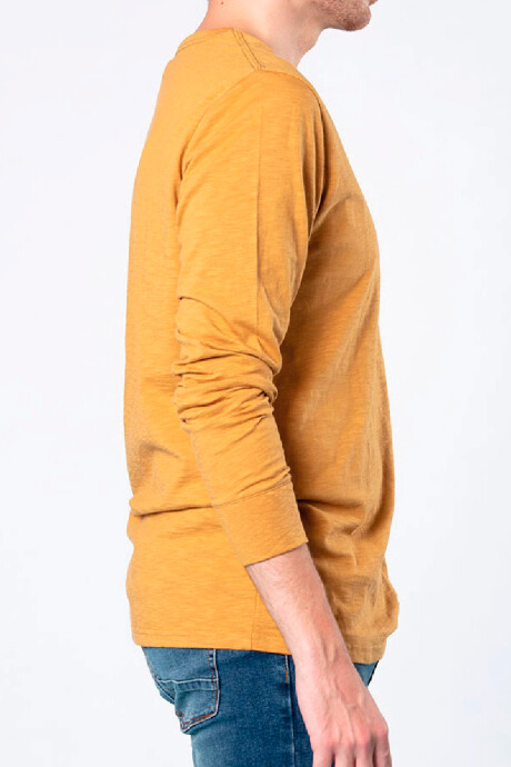 T-SHIRT ML MARK E23 RUSTY Mostaza
