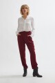 Pantalon con cinto bordo