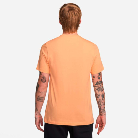 Remera Nike Sportswear Club De Hombre Naranja