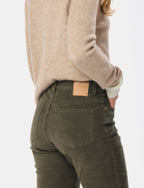 PANTALON DE PANA CON SPANDEX Verde