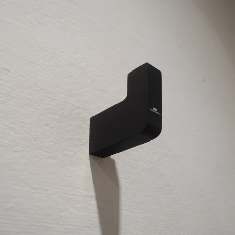 PERCHA PARA BAÑO NEGRO MATE MODELO URBAN C NOKEN 000