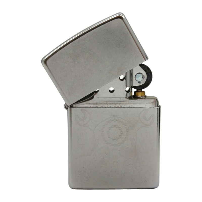 Encendedor ZIPPO 29693 PF 18 Skul Wrenches Design - ZP296937 plateadouniforme