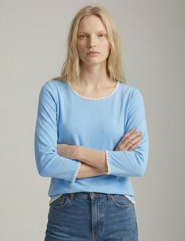 Remera Modal Bordado CELESTE/MULTI