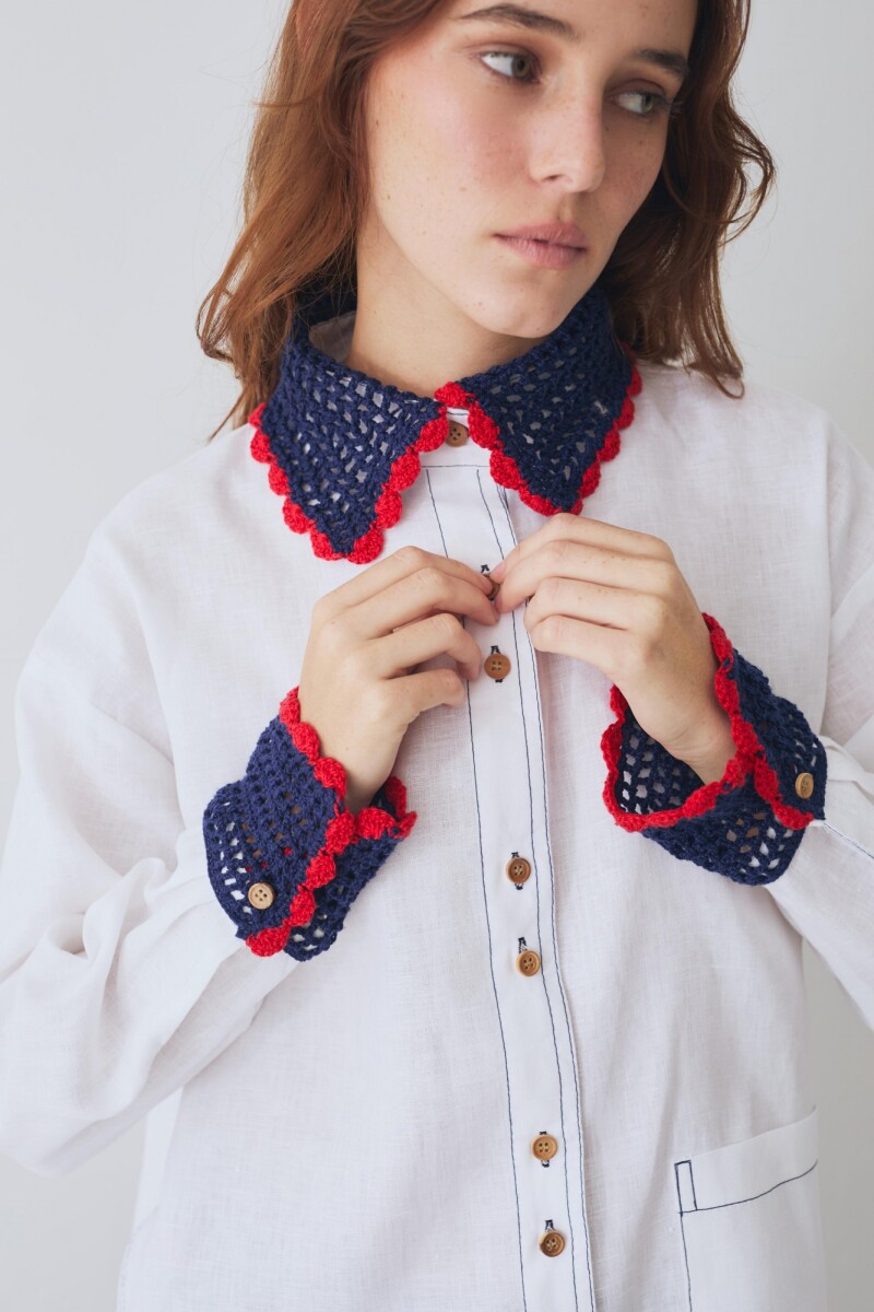 CAMISA EMBLEMA Blanco Con Rojo Y Azul