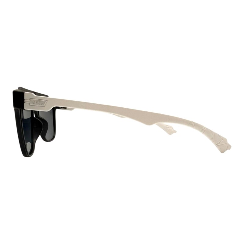RG237320 negrouniforme