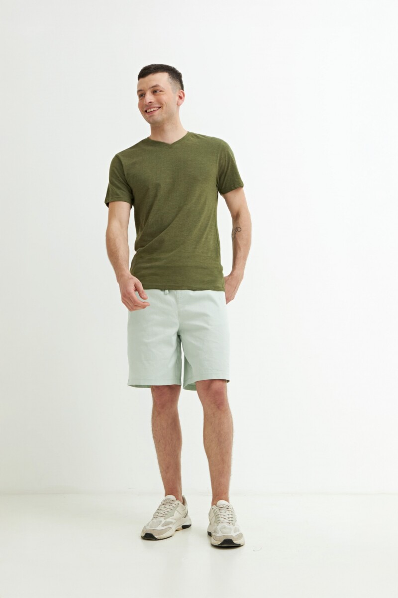 Remera escote V VERDE OLIVA