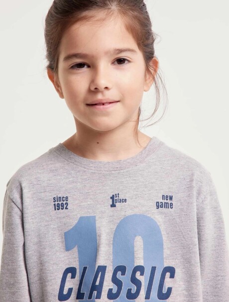 CAMISETA INFANTIL CON ESTAMPA GRIS